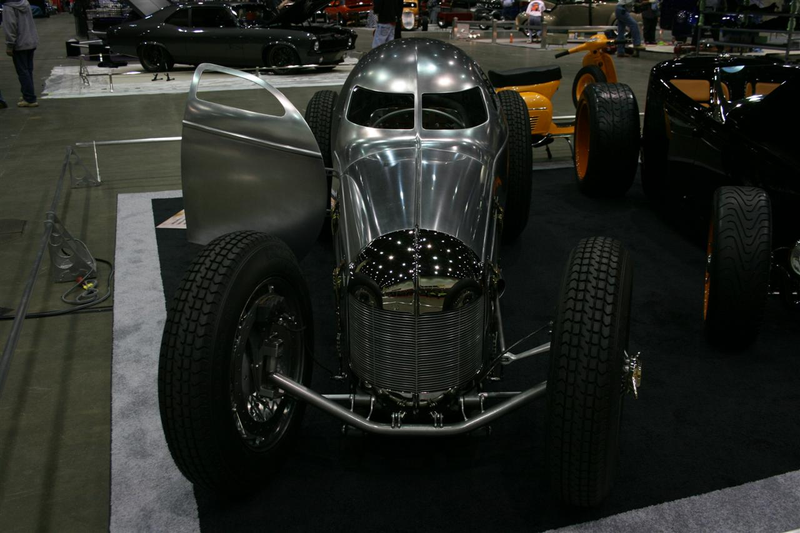 Illustration for article titled 2009 Detroit Autorama: Dan Webb's Golden Submarine Debuts!
